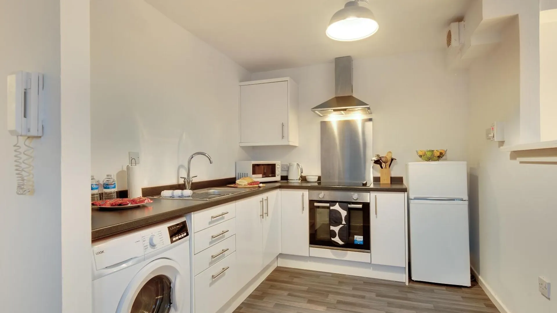 Central 3 Bedroom Apartment & Free Parking- Ideal 4 Long Stays Newcastle upon Tyne