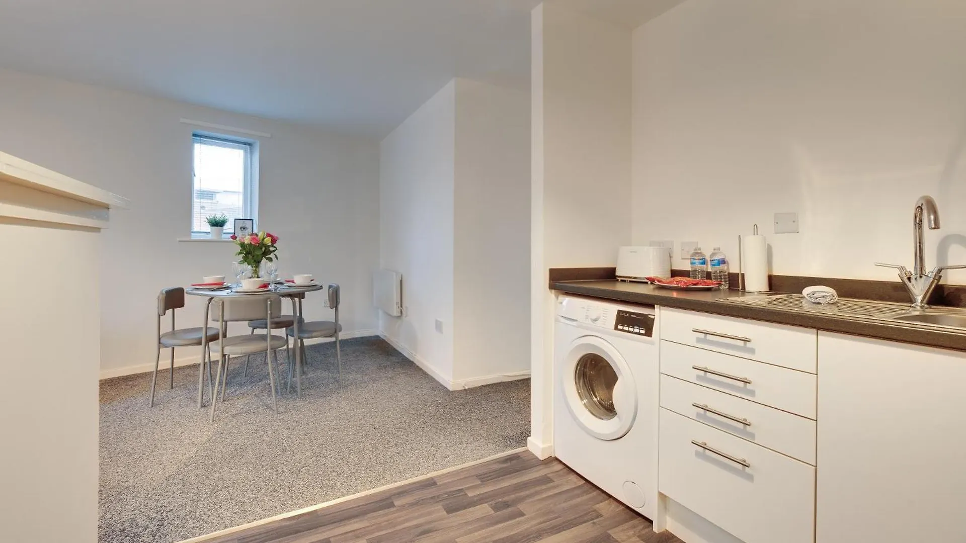 Central 3 Bedroom Apartment & Free Parking- Ideal 4 Long Stays Newcastle upon Tyne