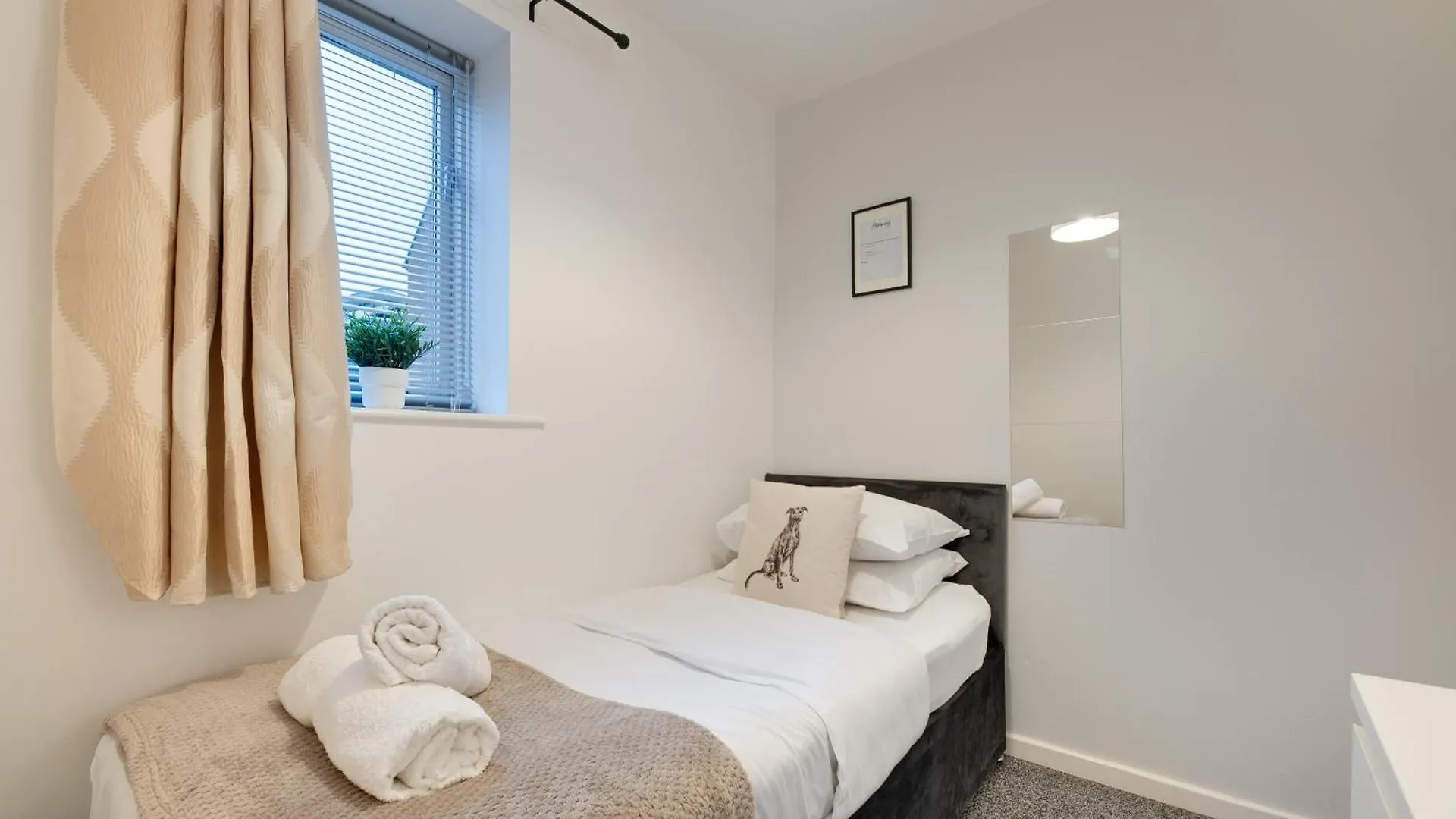 Central 3 Bedroom Apartment & Free Parking- Ideal 4 Long Stays Newcastle upon Tyne 0*,  Wielka Brytania